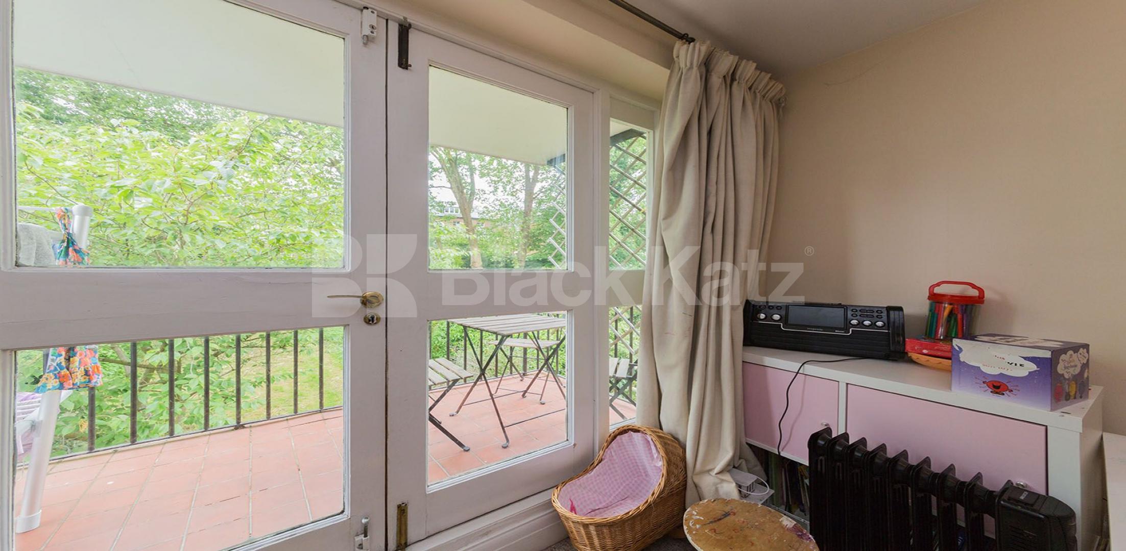 			New Instruction! Private balcony!, 2 Bedroom, 1 bath, 1 reception Flat			 Christchurch Road, Crouch End